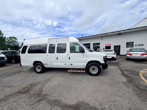 Used 2014 Ford E-250 and Econoline 250 Extended w/ Power Group RWD image 32