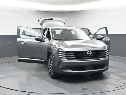 Used 2025 Nissan Kicks SV image 46