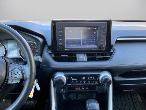 Used 2022 Toyota RAV4 LE FWD image 13