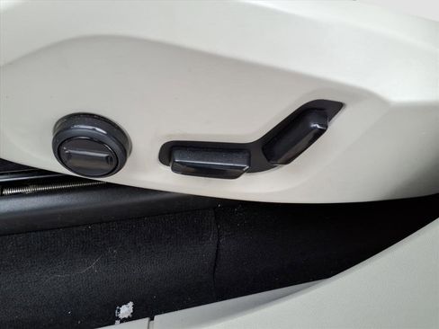 Used 2021 Volvo XC90 T6 Momentum w/ Climate Package image 19