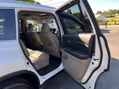 Used 2016 Honda Pilot Touring image 31