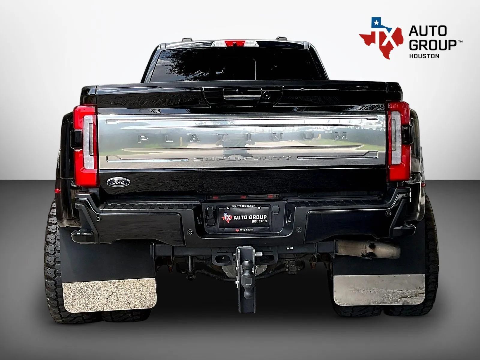 Used 2023 Ford F450 Platinum w/ FX4 Off-Road Package AWD/4WD image 7