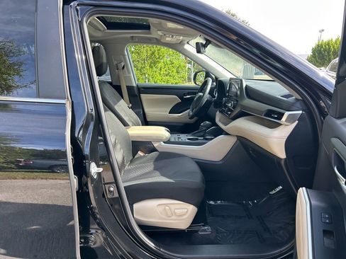 Used 2023 Toyota Highlander L image 37