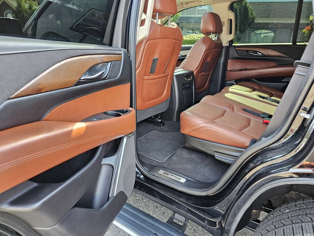 Used 2020 Cadillac Escalade Premium Luxury w/ Escalade Sport Edition AWD/4WD image 18