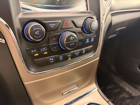 Used 2017 Jeep Grand Cherokee Limited AWD/4WD image 36