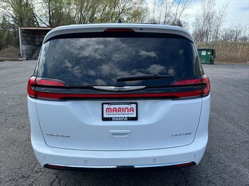 Certified 2023 Chrysler Pacifica Limited FWD image 16