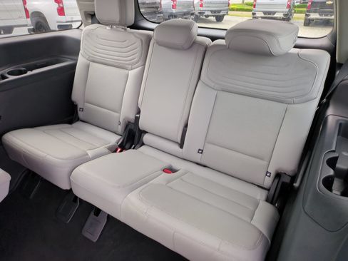 Used 2025 Ford Expedition Platinum w/ Platinum Ultimate Package AWD/4WD image 31