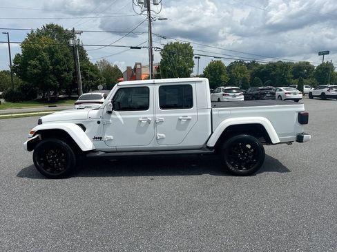 Used 2023 Jeep Gladiator Overland AWD/4WD image 4