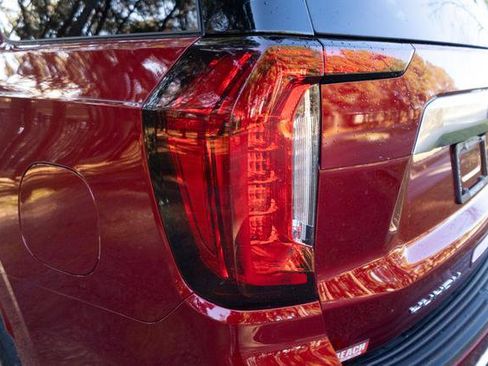 Used 2021 GMC Yukon Denali w/ Denali Premium Package image 39