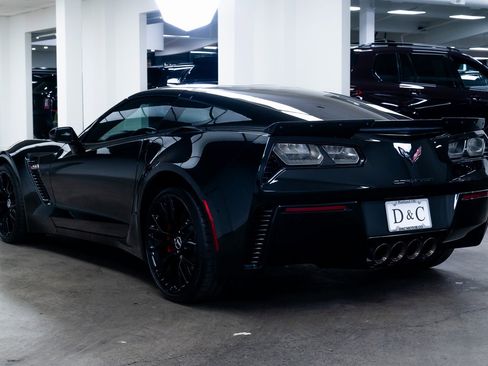 Used 2015 Chevrolet Corvette Z06 w/ 3LZ Preferred Equipment Group image 4