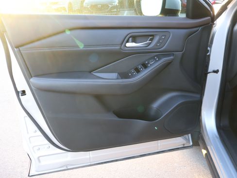 Used 2022 Nissan Rogue SL image 23