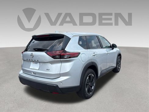 Used 2024 Nissan Rogue SV FWD image 23