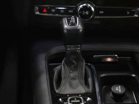 Used 2016 Volvo XC90 T6 Momentum w/ Momentum Plus Package image 18