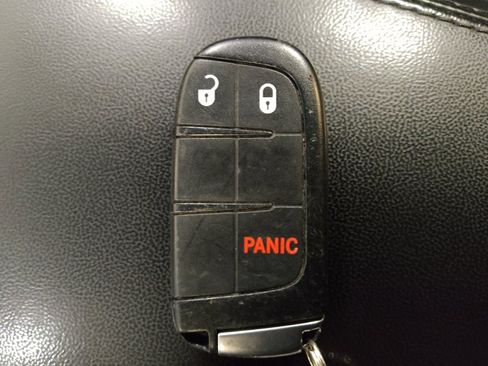 Used 2018 Jeep Grand Cherokee Laredo image 32