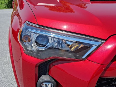 Certified 2021 Toyota 4Runner TRD Off-Road Premium w/ Moonroof Package AWD/4WD image 10