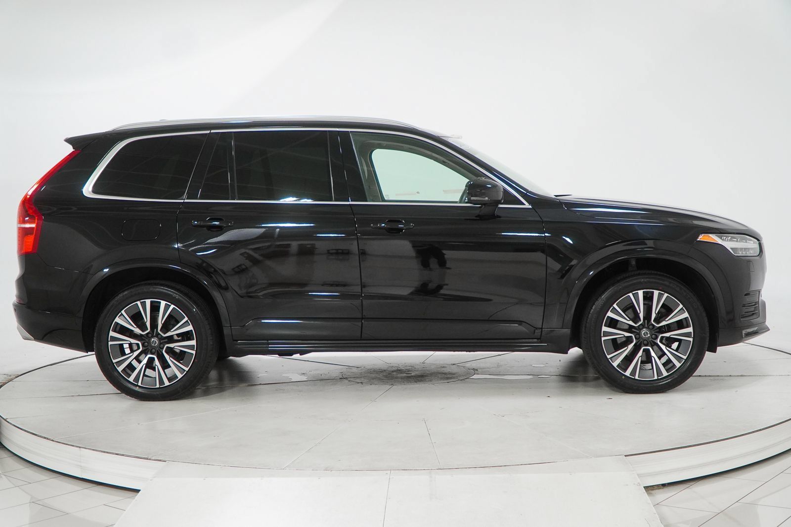 Used 2020 Volvo XC90 T6 Momentum w/ Protection Package Premier AWD/4WD image 13