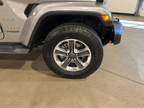 Used 2019 Jeep Wrangler Unlimited Sahara AWD/4WD image 36