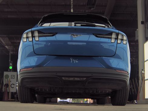 Used 2025 Ford Mustang Mach-E Premium AWD/4WD image 18