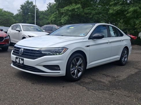 Used 2019 Volkswagen Jetta R-Line w/ R-Line Cold Weather Package FWD image 3