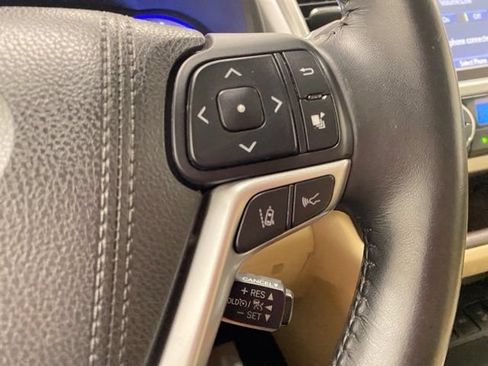 Used 2018 Toyota Highlander XLE AWD/4WD image 33