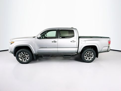 Used 2018 Toyota Tacoma Limited AWD/4WD image 4