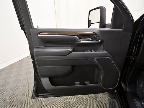 Used 2024 GMC Sierra 2500 SLE w/ SLE Value Package; image 13