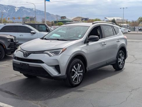 Used 2017 Toyota RAV4 LE FWD image 9