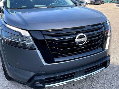 Used 2023 Nissan Pathfinder SL w/ Lighting Package (N92) image 11