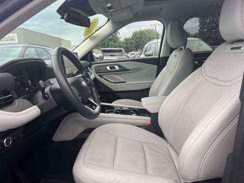 Used 2025 Ford Explorer Platinum w/ Ultimate Package AWD/4WD image 21
