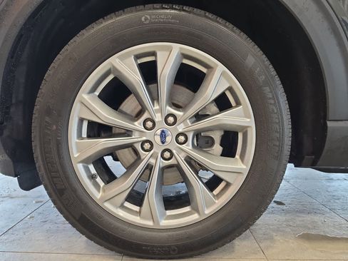 Used 2023 Ford Explorer XLT w/ Equipment Group 202A AWD/4WD image 14