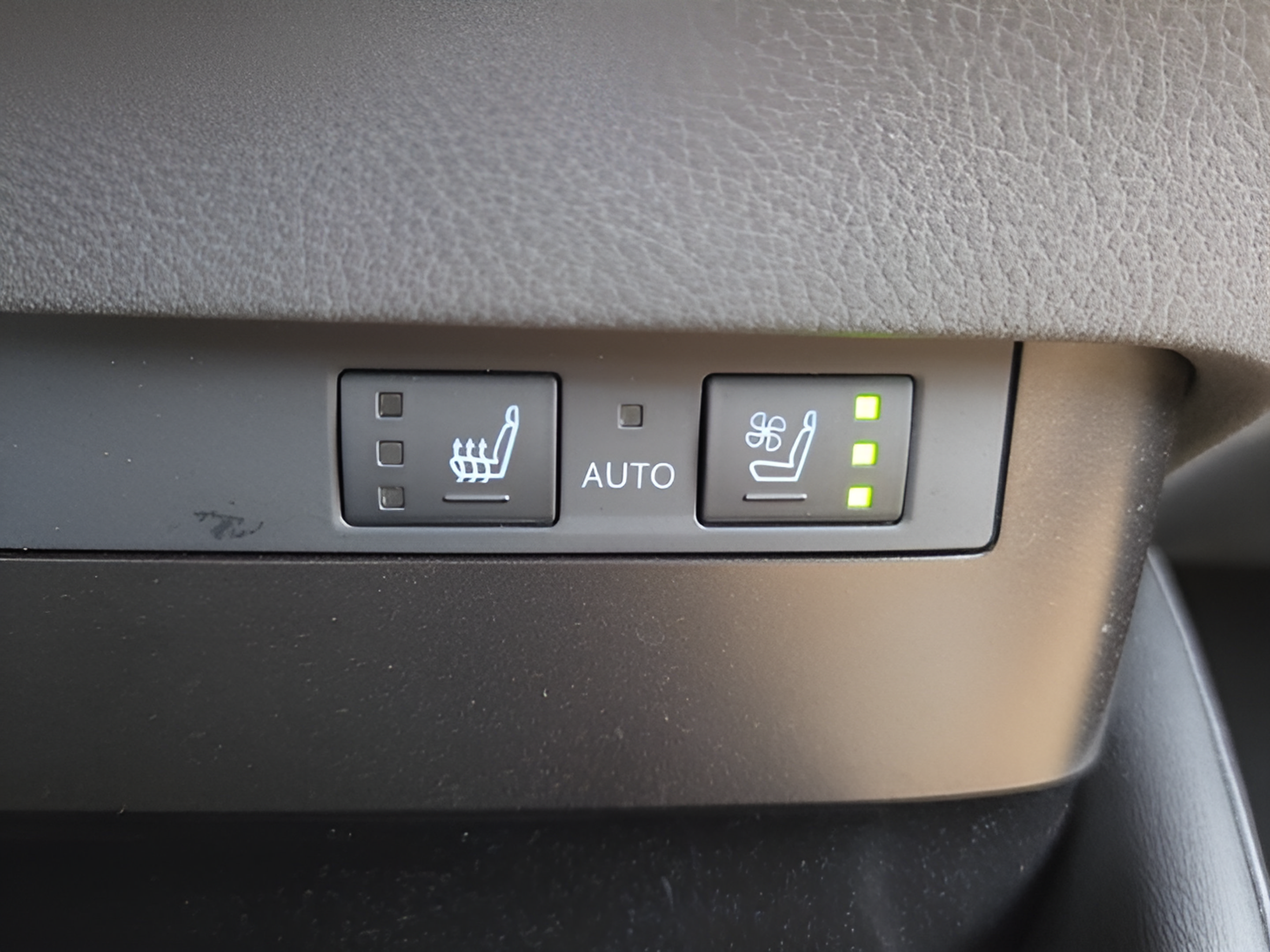 Certified 2025 Lexus ES 350 w/ Premium Package FWD image 21