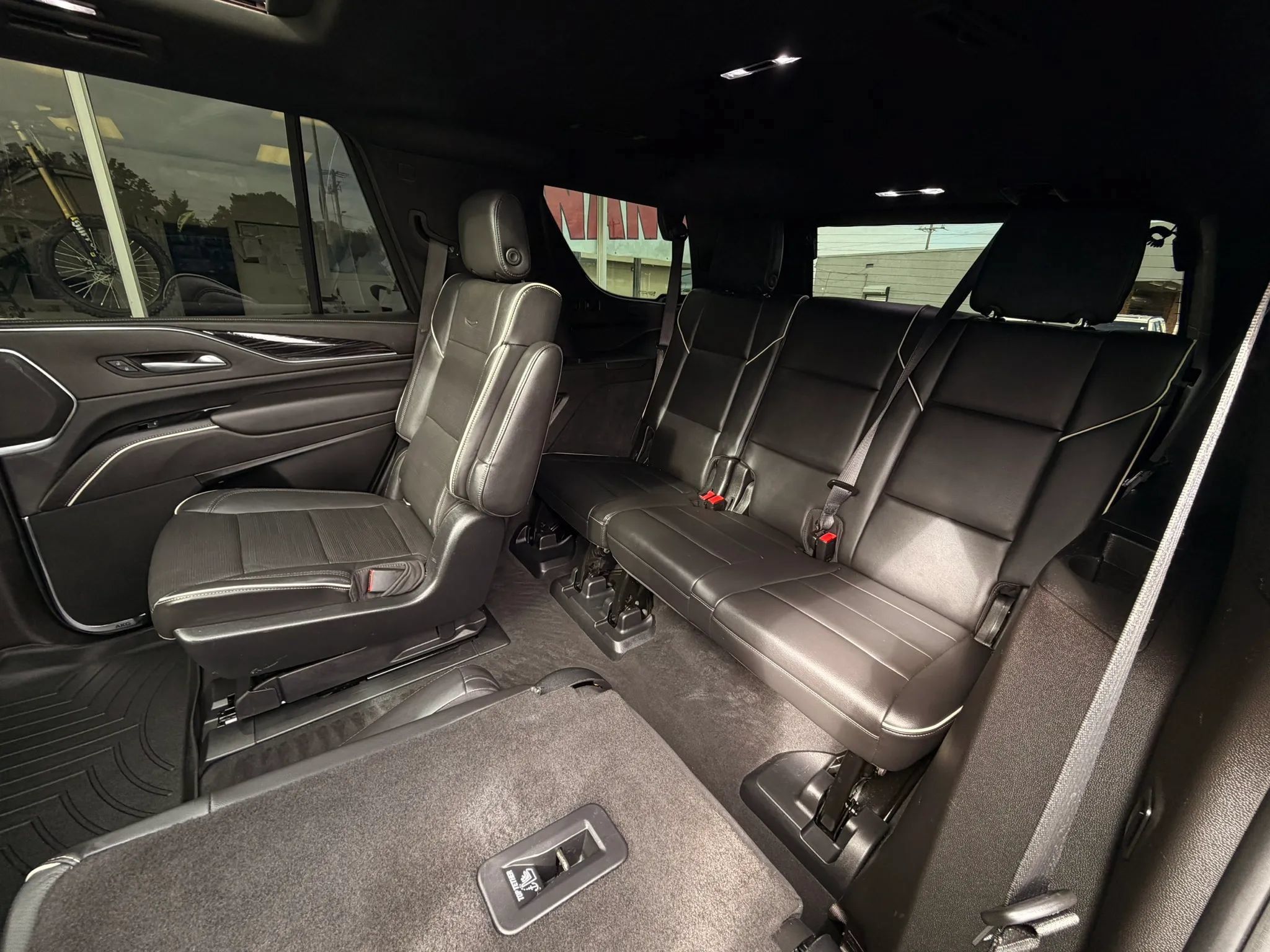 Used 2021 Cadillac Escalade Sport w/ LPO, ONYX Package AWD/4WD image 12