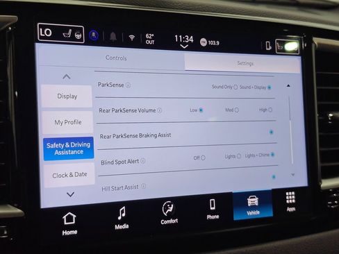 Used 2025 Chrysler Pacifica Select image 49