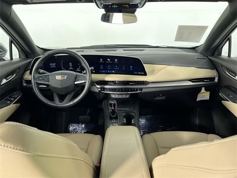 Certified 2024 Cadillac XT4 Luxury w/ Cold Weather Package image 20