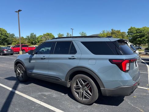 Used 2025 Ford Explorer ST-Line w/ Premium Package AWD/4WD image 3