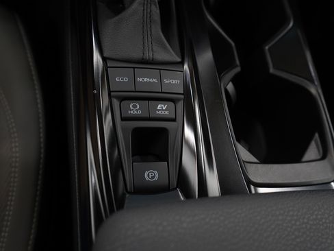 Used 2025 Toyota Camry SE image 25