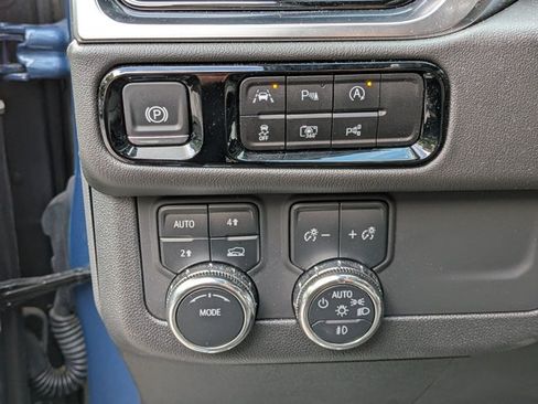 Used 2025 GMC Yukon XL Denali w/ Sun & Power Step Package AWD/4WD image 17