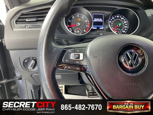 Used 2018 Volkswagen Tiguan SEL w/ R-Line Package AWD/4WD image 15
