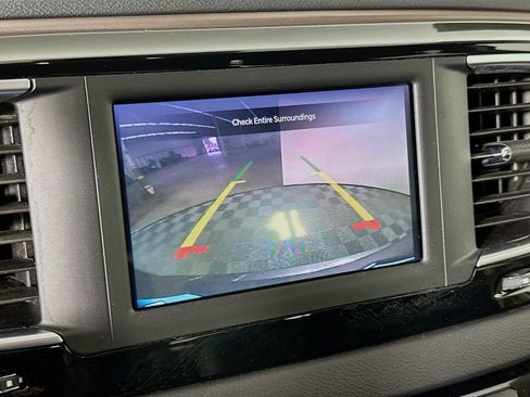 Used 2023 Chrysler Voyager LX image 14