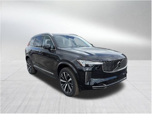 New 2026 Volvo XC90 T8 Core image 3