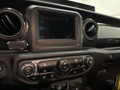 Used 2022 Jeep Wrangler Unlimited Sport AWD/4WD image 43