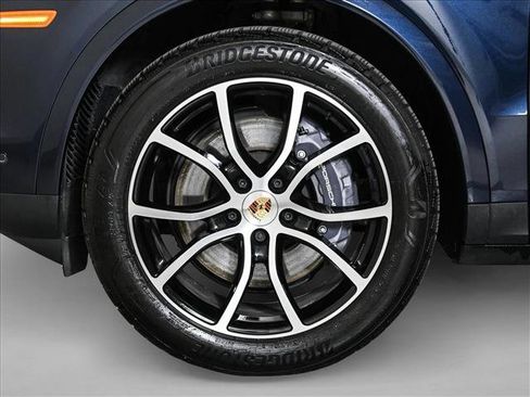 Used 2025 Porsche Cayenne Coupe image 26