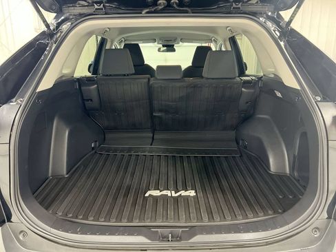 Used 2021 Toyota RAV4 LE AWD/4WD image 23