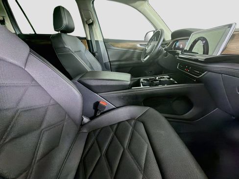 Used 2024 Volkswagen Atlas SE FWD image 31