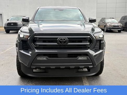 Used 2025 Toyota Tacoma SR5 AWD/4WD image 4