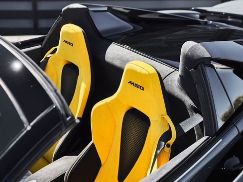 Used 2026 McLaren 750S Spider RWD image 18