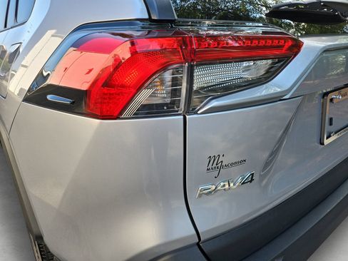 Used 2025 Toyota RAV4 XLE FWD image 20