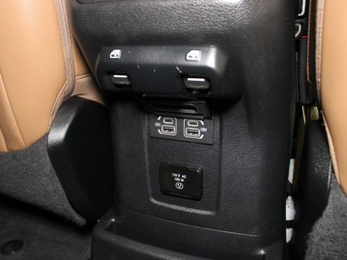 Used 2022 Jeep Wrangler Unlimited Sahara w/ Cold Weather Group AWD/4WD image 17