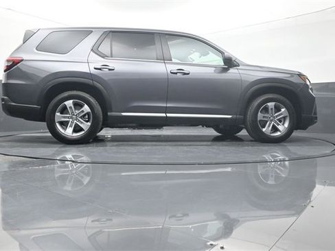 Used 2025 Honda Pilot EX-L image 12