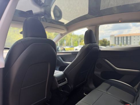 Used 2024 Tesla Model Y Long Range RWD image 17